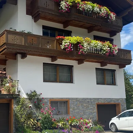 Haus Holaus Helga アパート Aschau Im Zillertal