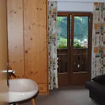 Haus Holaus Helga Apartman *